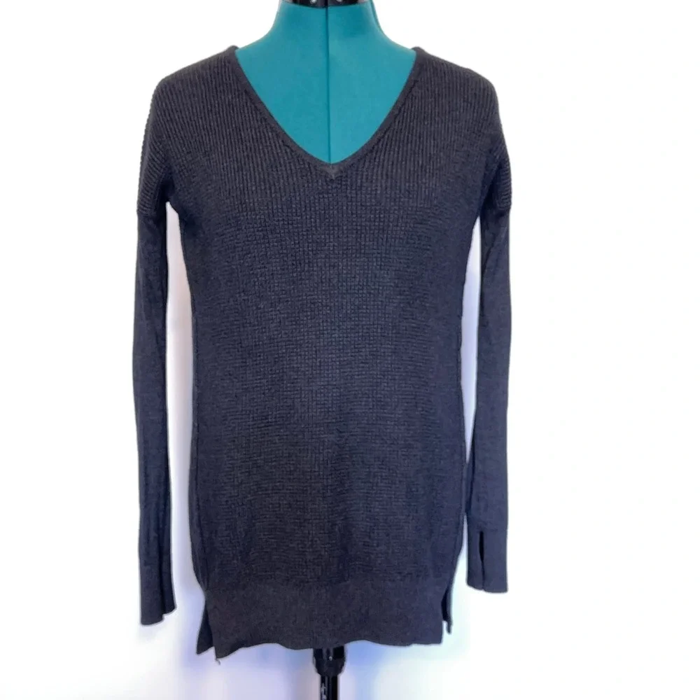 Lululemon The Sweater Life V-Neck Waffle Knit Dark Gray‎ Thumbholes XS No Tag